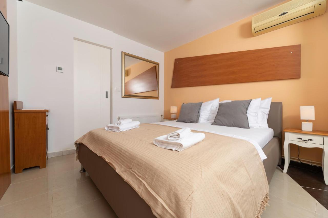 Apartments Ana Малинська Екстер'єр фото