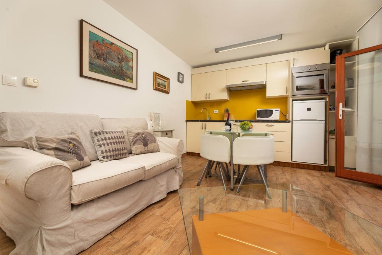 Apartments Ana Малинська Екстер'єр фото