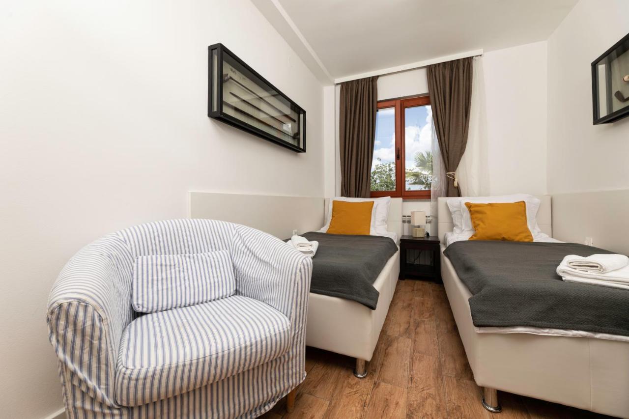 Apartments Ana Малинська Екстер'єр фото